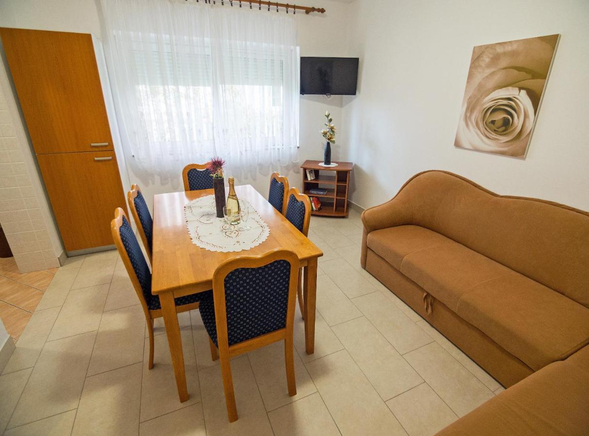 Apartments Bene Banjol Extérieur photo