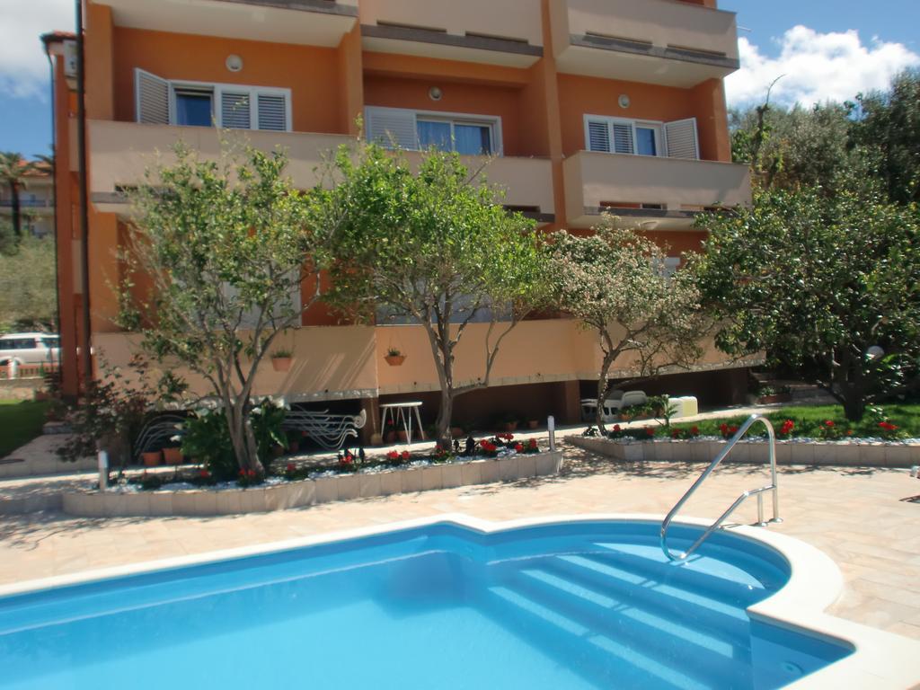 Apartments Bene Banjol Chambre photo