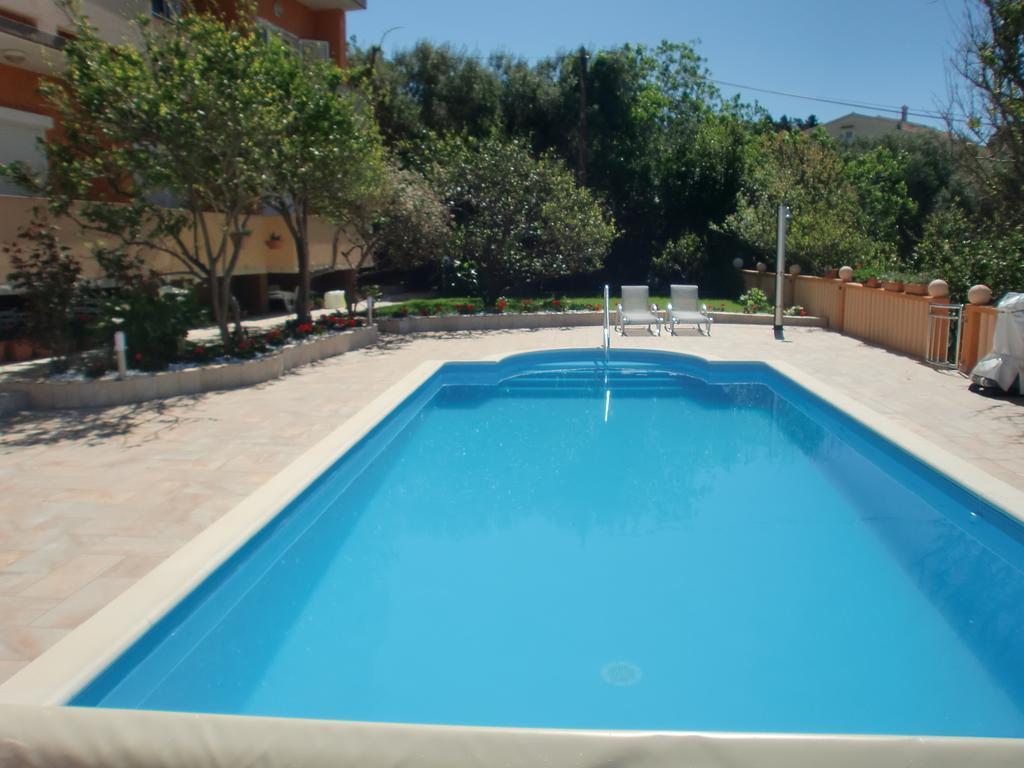 Apartments Bene Banjol Chambre photo